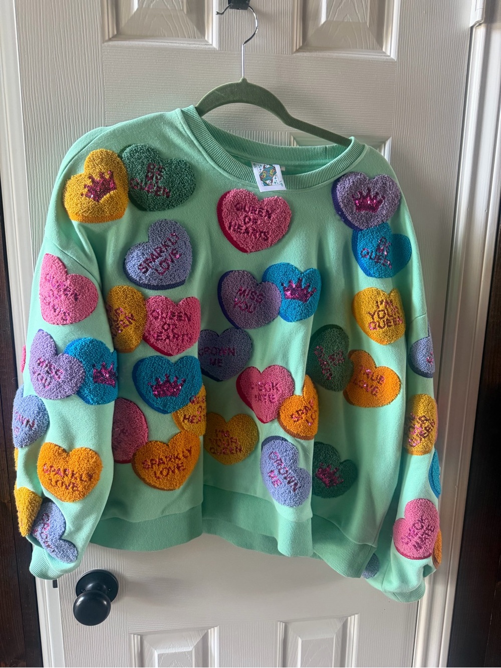 QUEEN OF SPARKLES Mint Crewneck with Multicolor Heart Appliqués